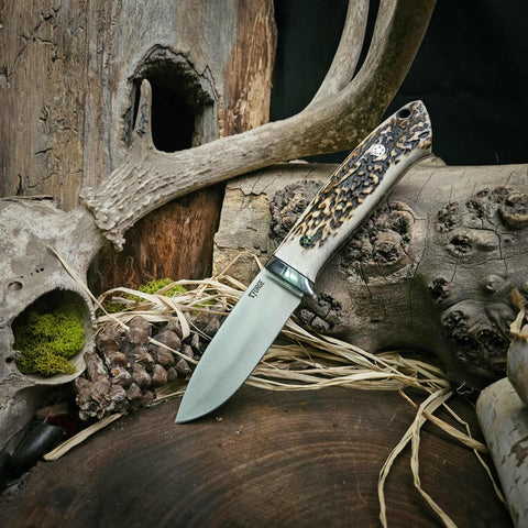 Classic drop point hunter - stag - black liners - mosaic pins
